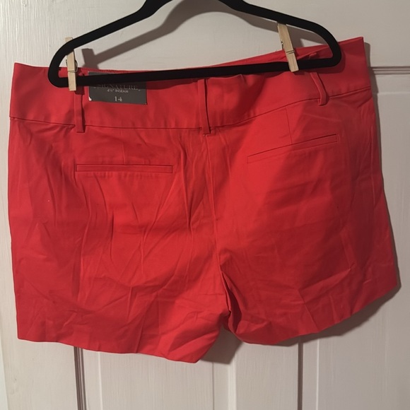 Ann Taylor NWT Signature 4 1/2" Inseam Coral shorts Size 14 - Picture 5 of 9
